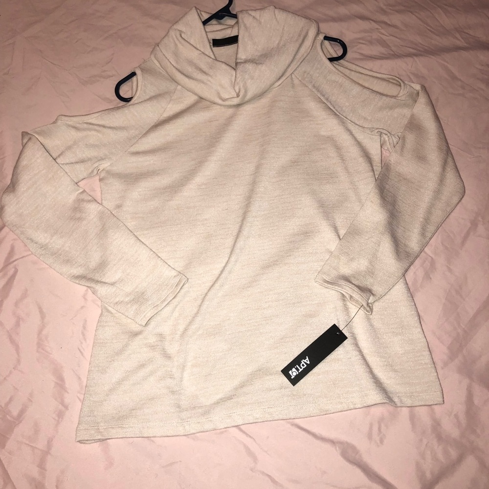 Open shoulder turtle neck